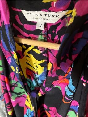 Trina Turk Los Angeles Sleeveless Floral Blouse Size 12 Resort Wear. EUC